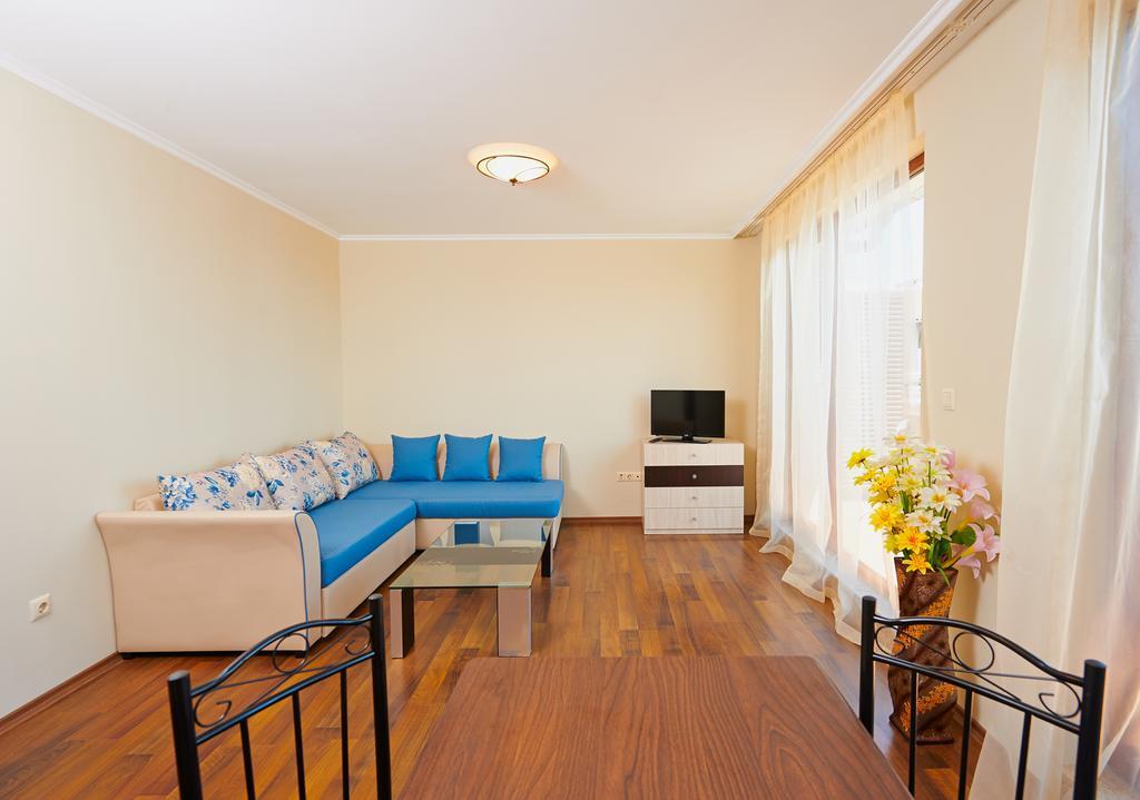 Rose Gardens Apart Hotel Pomorie Phòng bức ảnh