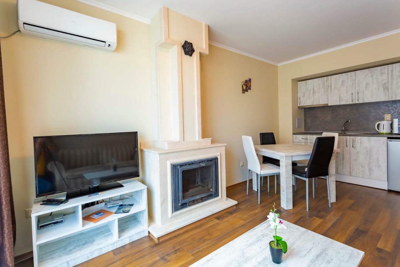 Rose Gardens Apart Hotel Pomorie Ngoại thất bức ảnh